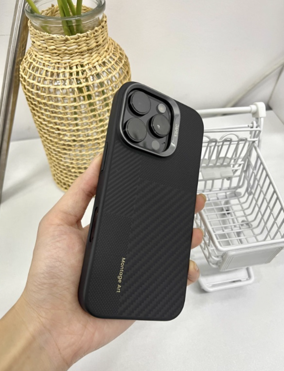 Carbon fiber and Kevlar magnetic phone case compatible with iPhone 14 15 16 Pro Plus ProMax