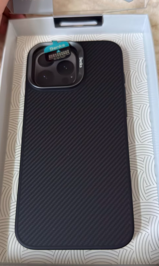 Carbon fiber and Kevlar magnetic phone case compatible with iPhone 14 15 16 Pro Plus ProMax