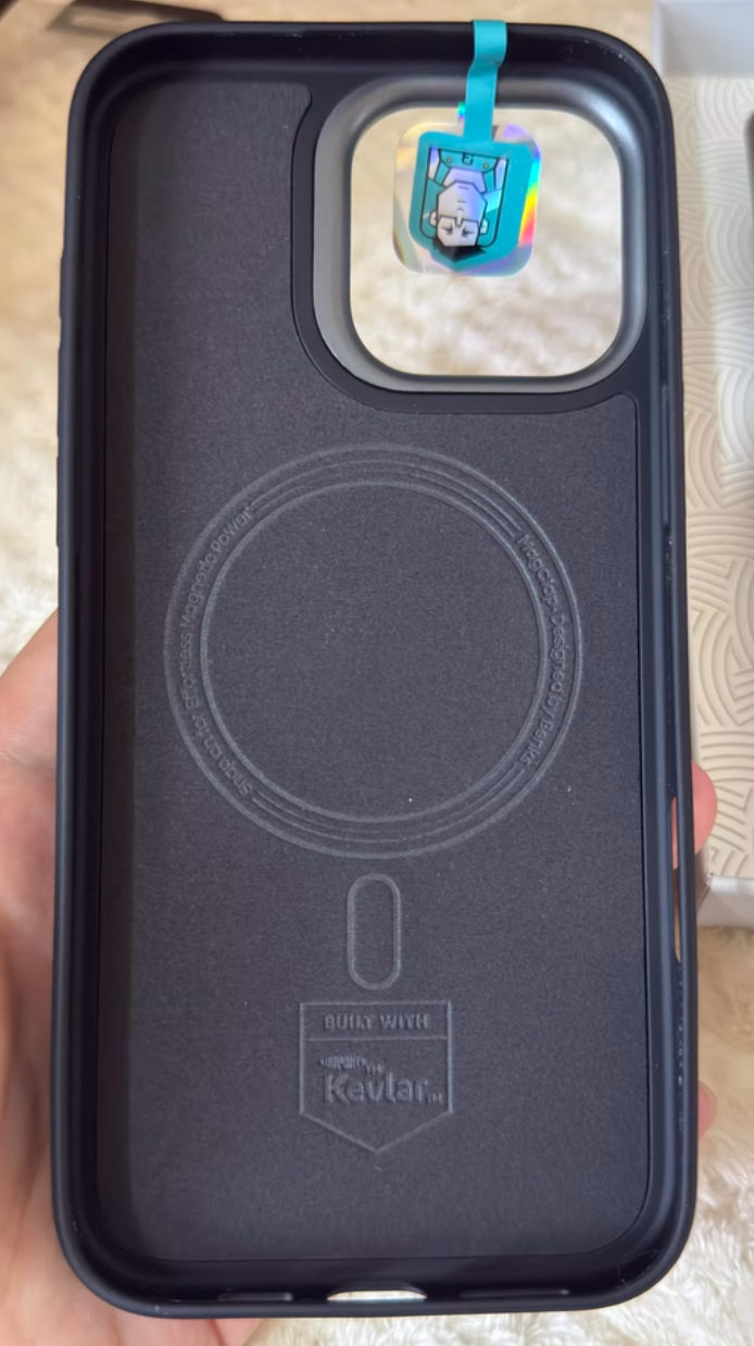 Carbon fiber and Kevlar magnetic phone case compatible with iPhone 14 15 16 Pro Plus ProMax